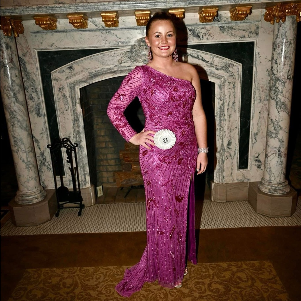 Elegant One-Shoulder Fuchsia Sequin Gown